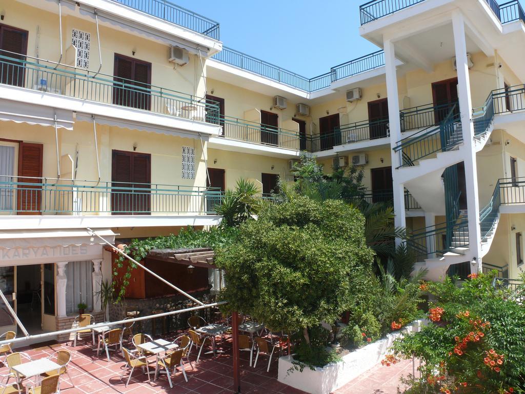 Hotel Karyatides Agia Marina  Екстер'єр фото