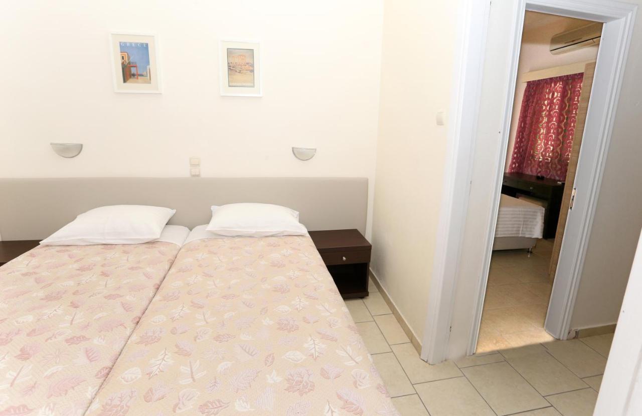 Hotel Karyatides Agia Marina  Екстер'єр фото