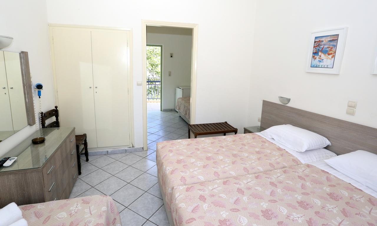 Hotel Karyatides Agia Marina  Екстер'єр фото