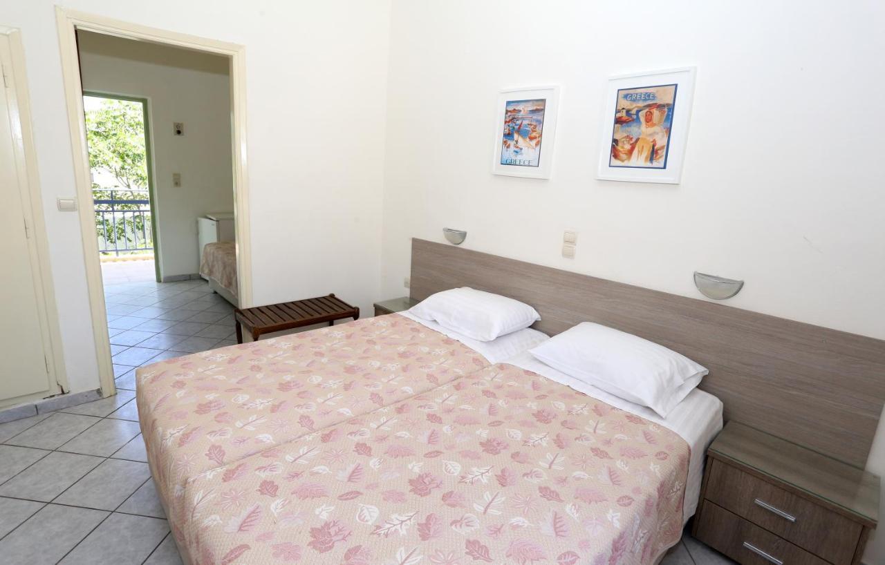 Hotel Karyatides Agia Marina  Екстер'єр фото