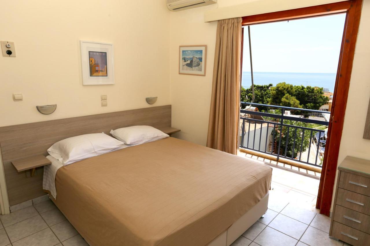 Hotel Karyatides Agia Marina  Екстер'єр фото