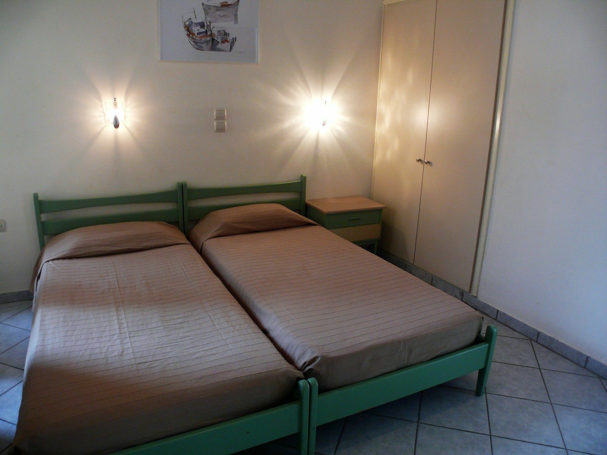Hotel Karyatides Agia Marina  Екстер'єр фото