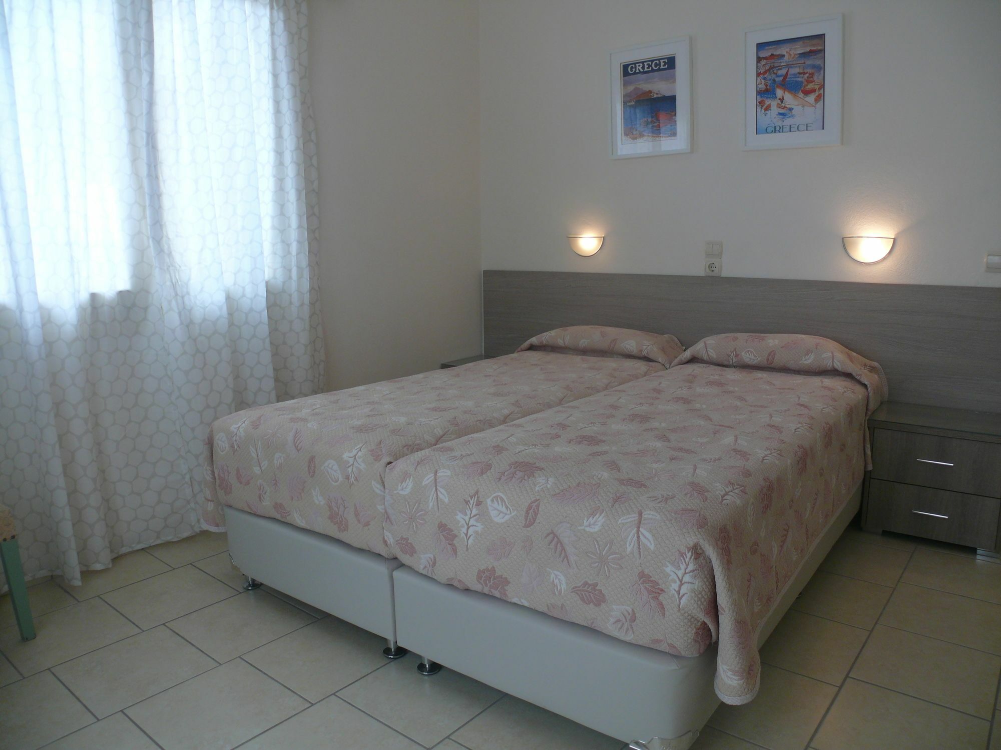 Hotel Karyatides Agia Marina  Екстер'єр фото