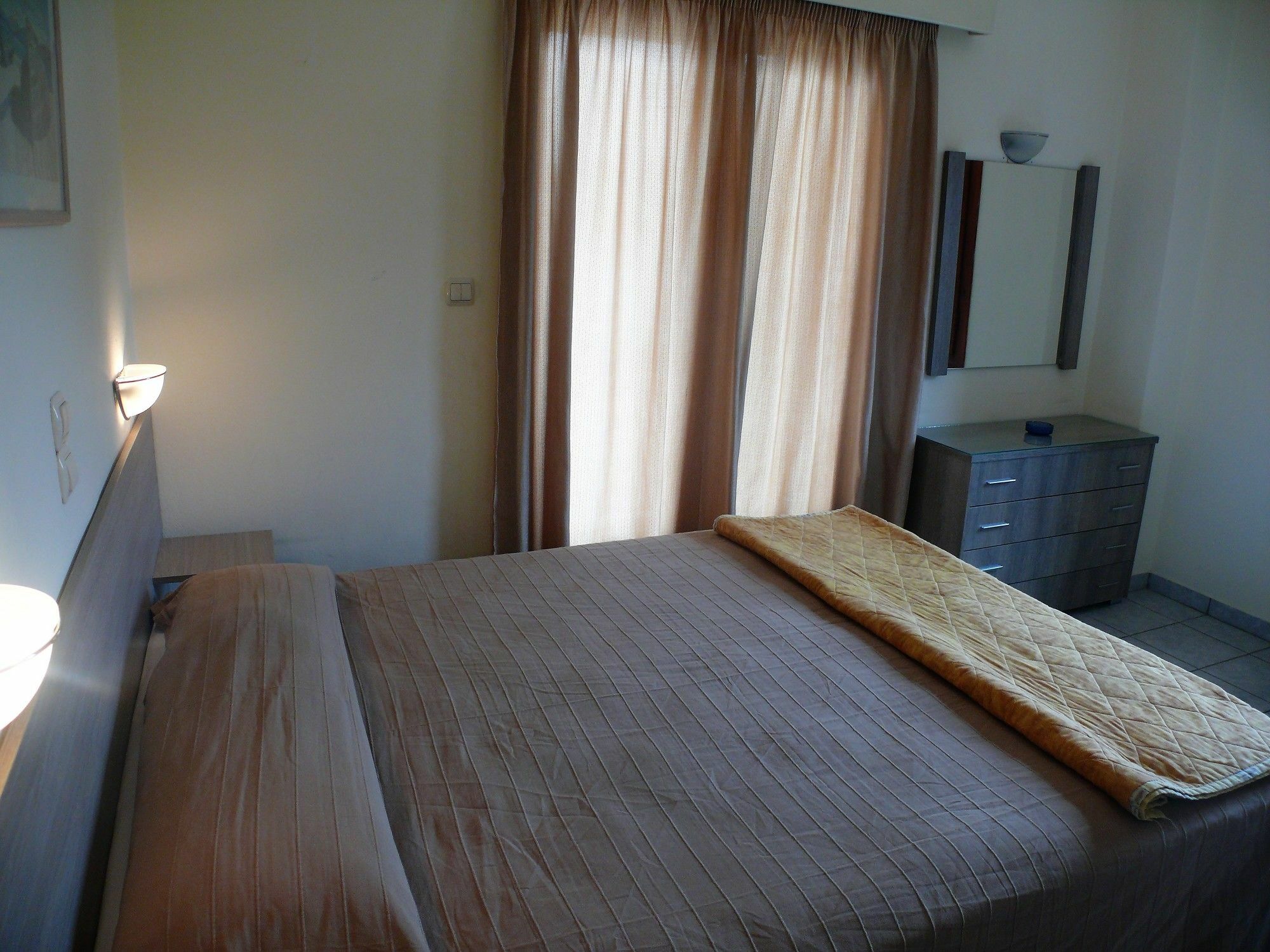 Hotel Karyatides Agia Marina  Екстер'єр фото