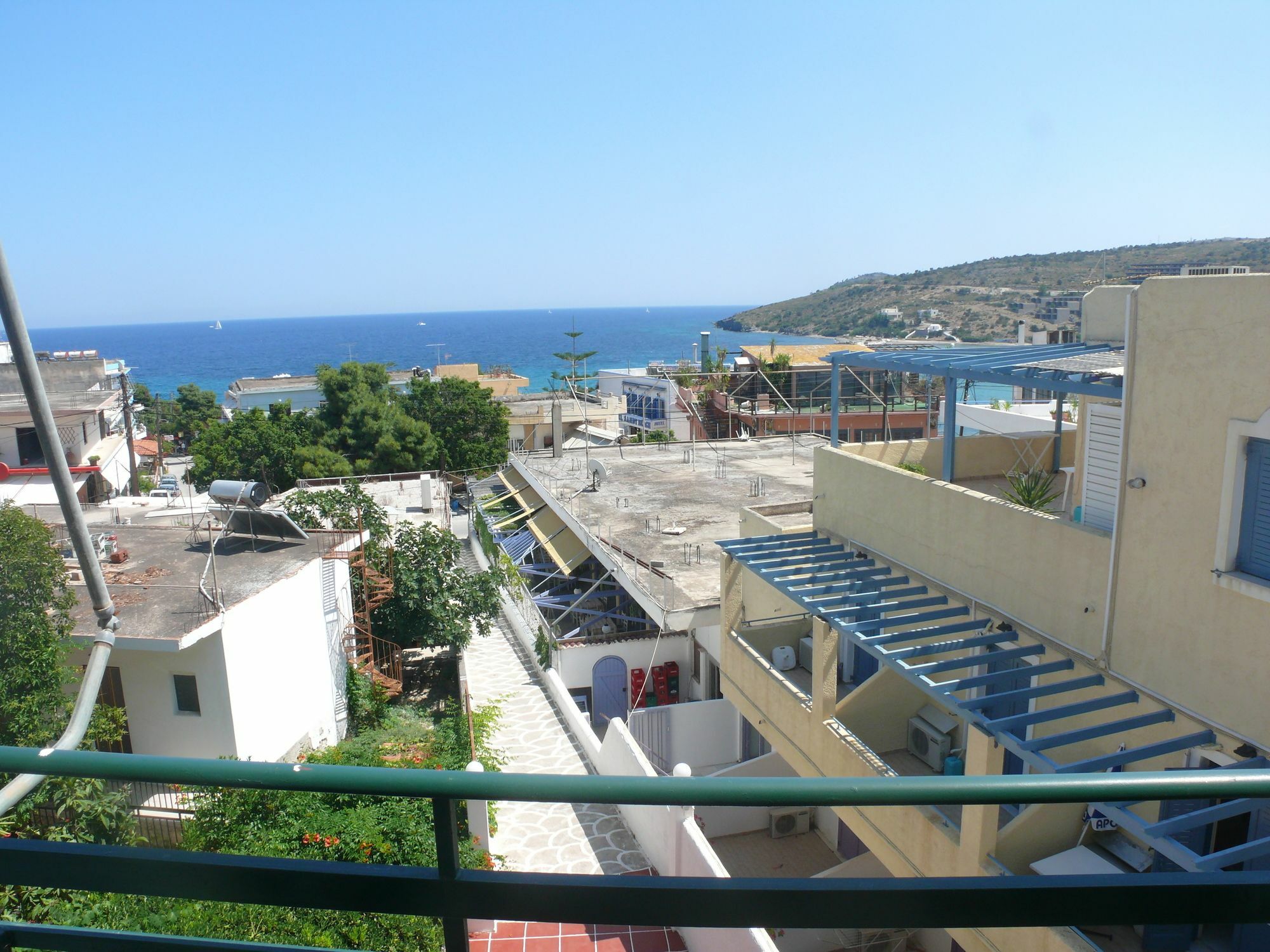 Hotel Karyatides Agia Marina  Екстер'єр фото