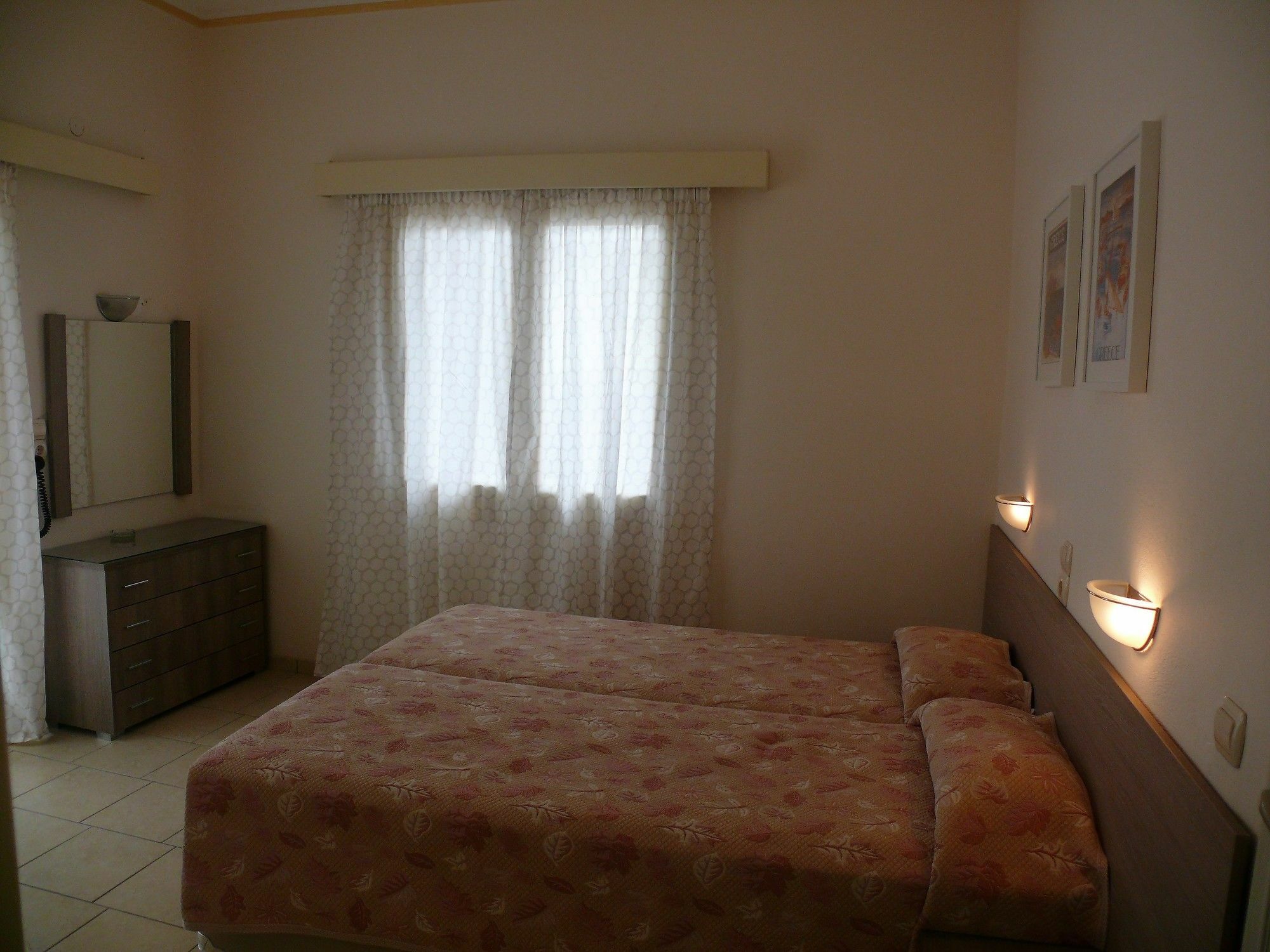 Hotel Karyatides Agia Marina  Екстер'єр фото