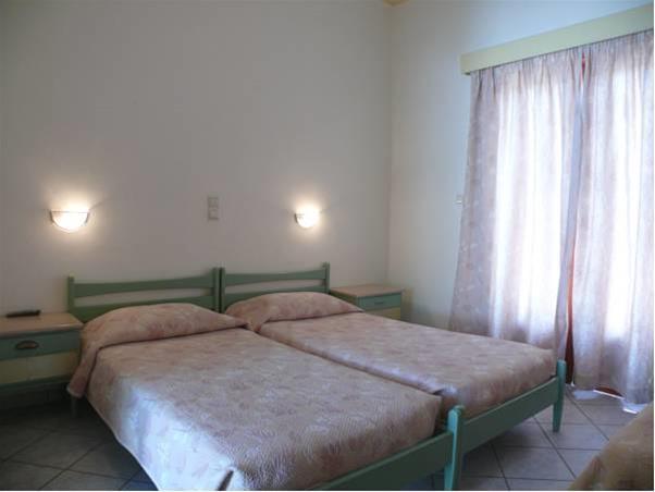 Hotel Karyatides Agia Marina  Екстер'єр фото